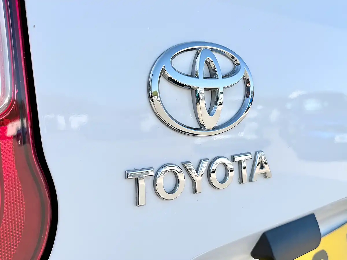 Used 2022 Toyota Proace City Active Vivid White - Interior and Exterior details 10