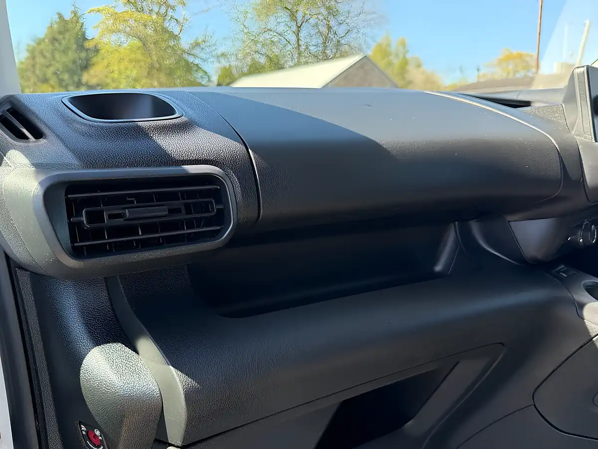 Used 2022 Toyota Proace City Active Vivid White - Interior and Exterior details 18