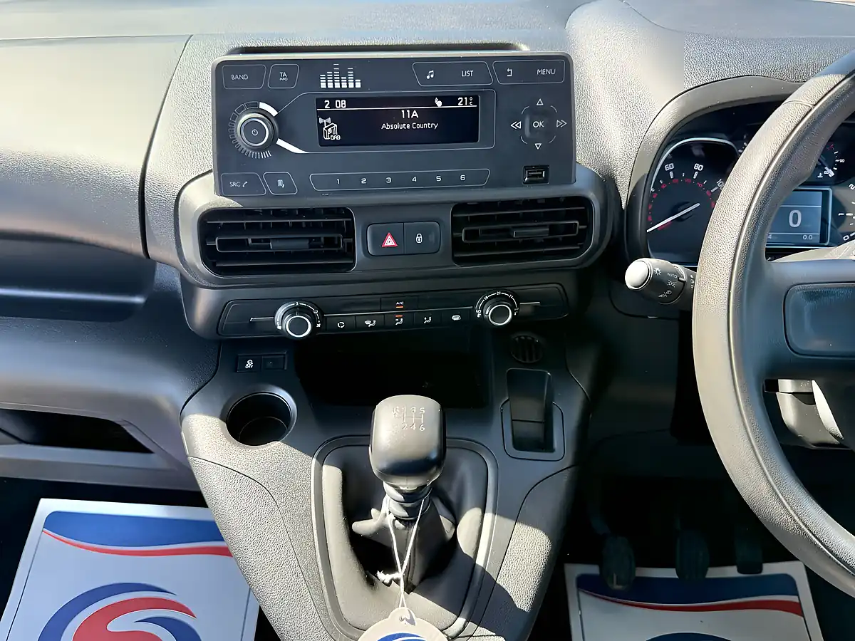 Used 2022 Toyota Proace City Active Vivid White - Interior and Exterior details 19