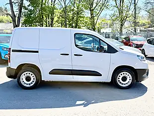 Used 2022 Toyota Proace City Active Vivid White - Interior and Exterior details 4