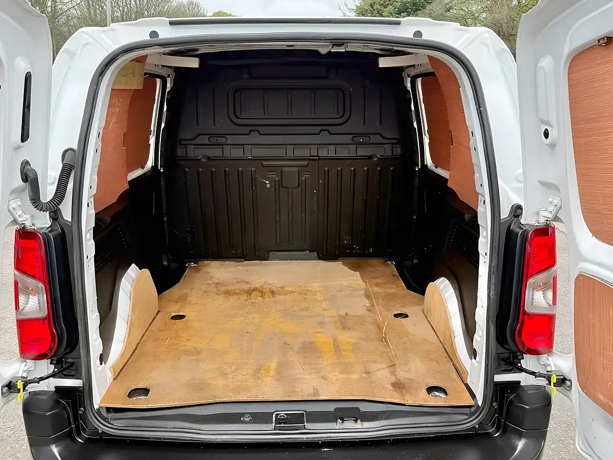 Used 2022 Toyota Proace City Active Vivid White - Interior and Exterior details 11