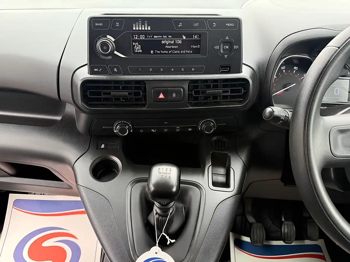 Used 2022 Toyota Proace City Active Vivid White - Interior and Exterior details 17