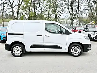 Used 2022 Toyota Proace City Active Vivid White - Interior and Exterior details 3