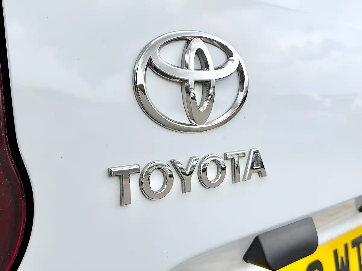 Used 2022 Toyota Proace City Active Vivid White - Interior and Exterior details 10
