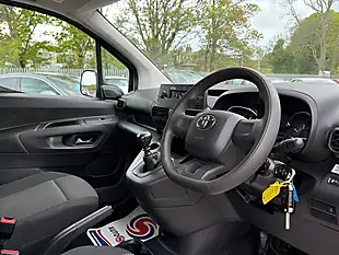 Used 2022 Toyota Proace City Active Vivid White - Interior and Exterior details 14