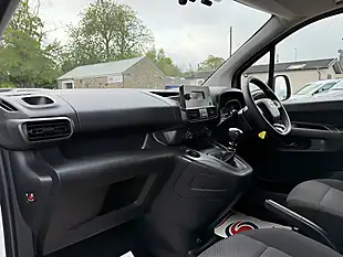 Used 2022 Toyota Proace City Active Vivid White - Interior and Exterior details 15