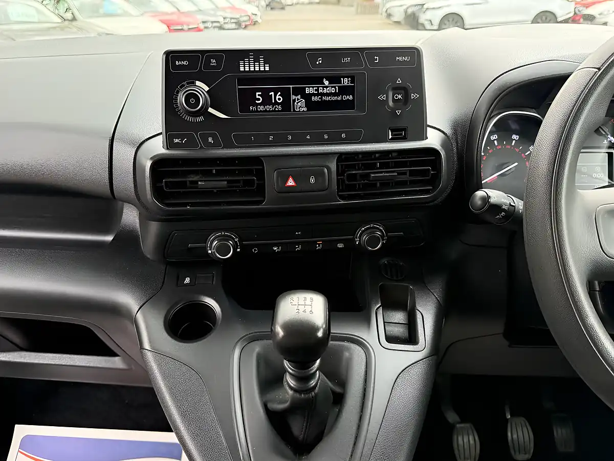 Used 2022 Toyota Proace City Active Vivid White - Interior and Exterior details 17