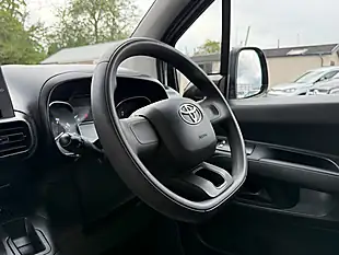 Used 2022 Toyota Proace City Active Vivid White - Interior and Exterior details 18