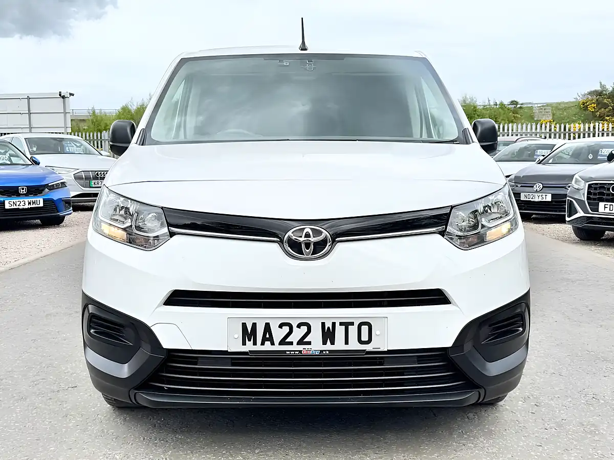 Used 2022 Toyota Proace City Active Vivid White - Interior and Exterior details 2