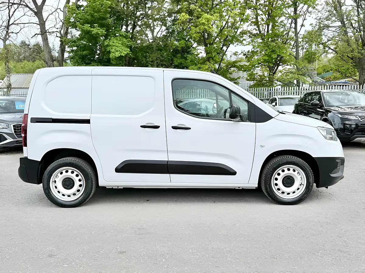 Used 2022 Toyota Proace City Active Vivid White - Interior and Exterior details 4