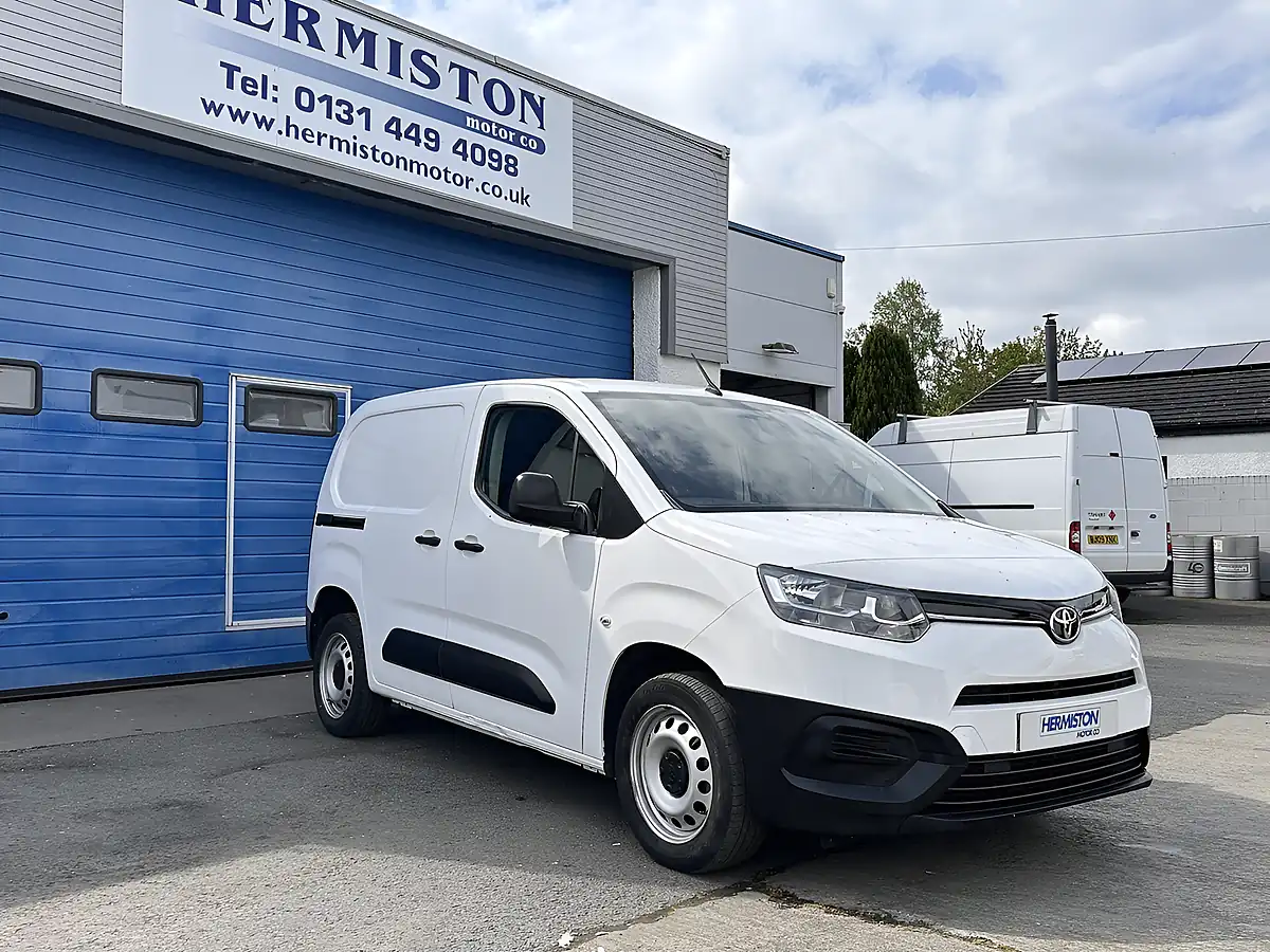 Used 2022 Toyota Proace City Active White - Front View