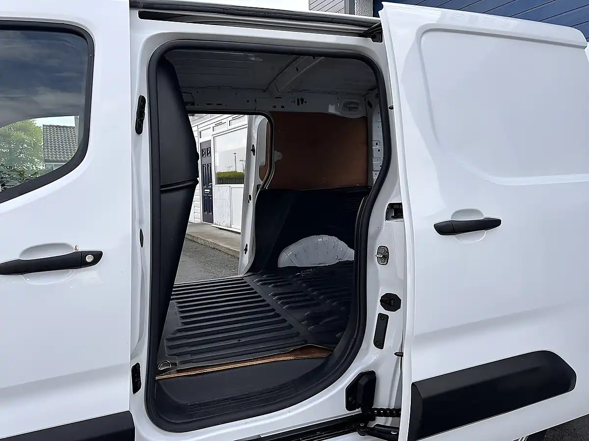 Used 2022 Toyota Proace City Active White - Interior and Exterior details 10
