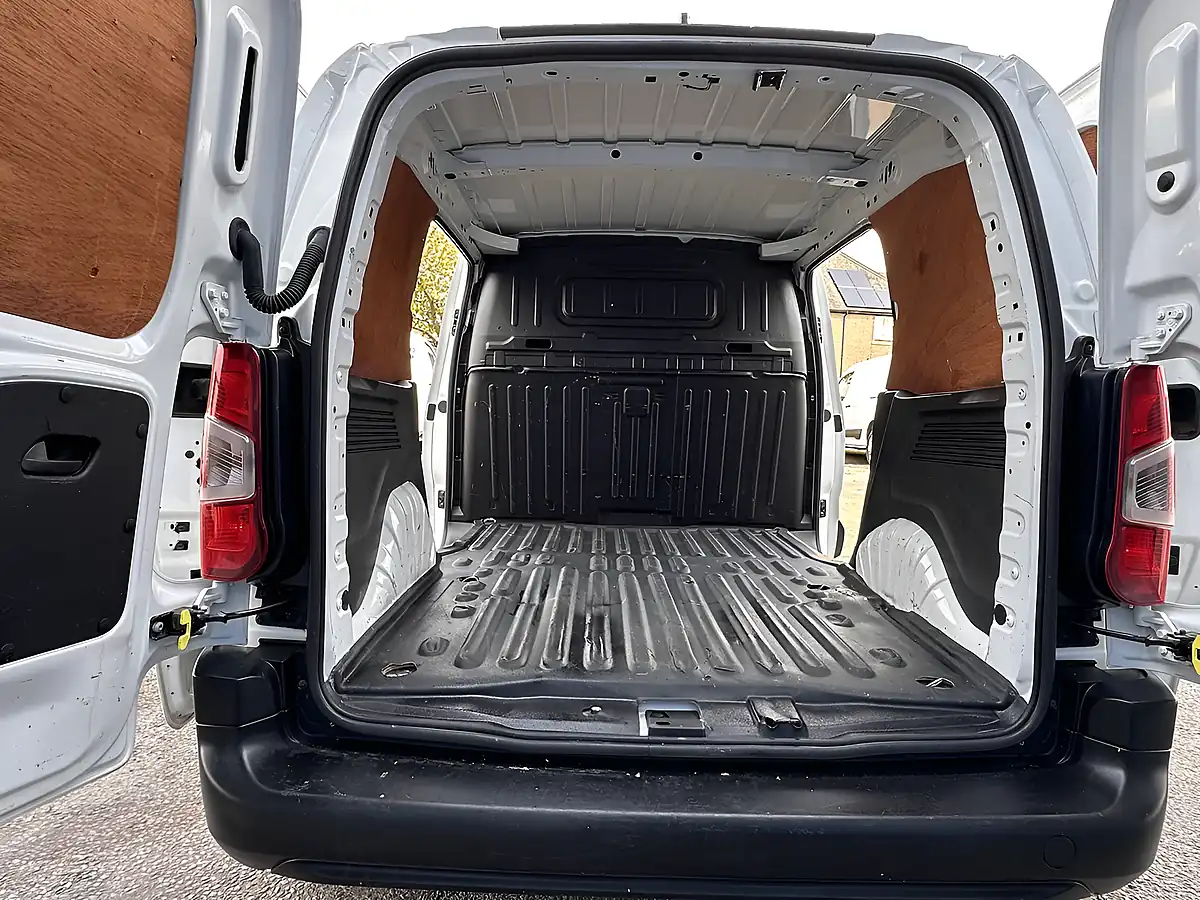 Used 2022 Toyota Proace City Active White - Interior and Exterior details 11