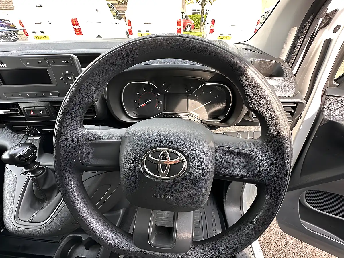 Used 2022 Toyota Proace City Active White - Interior and Exterior details 15