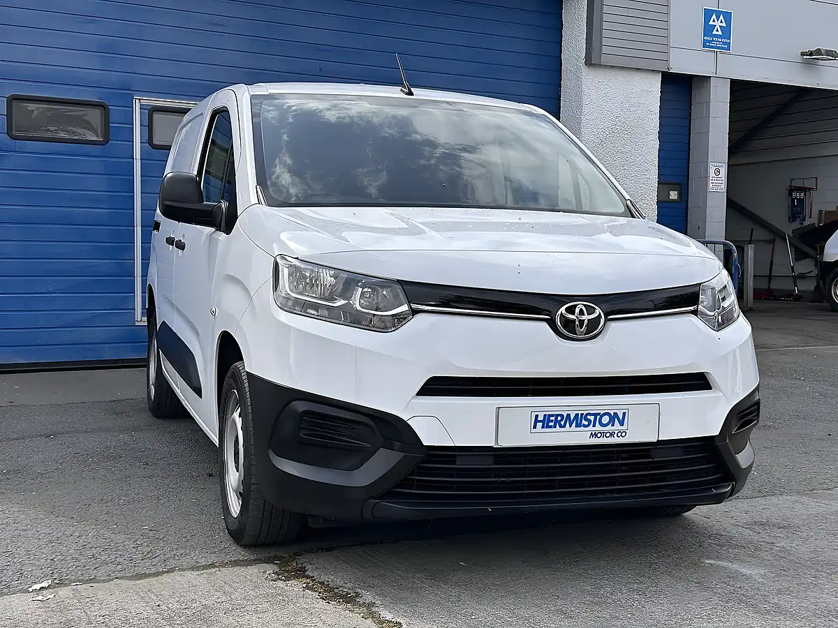 Used 2022 Toyota Proace City Active White - Interior and Exterior details 3