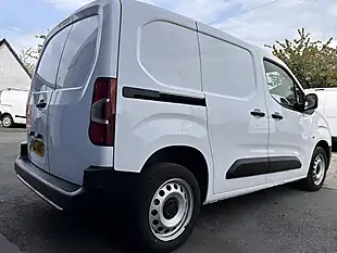 Used 2022 Toyota Proace City Active White - Interior and Exterior details 8