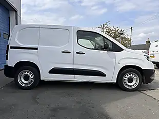 Used 2022 Toyota Proace City Active White - Interior and Exterior details 9