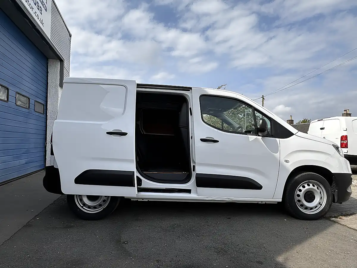 Used 2022 Toyota Proace City Active White - Interior and Exterior details 12