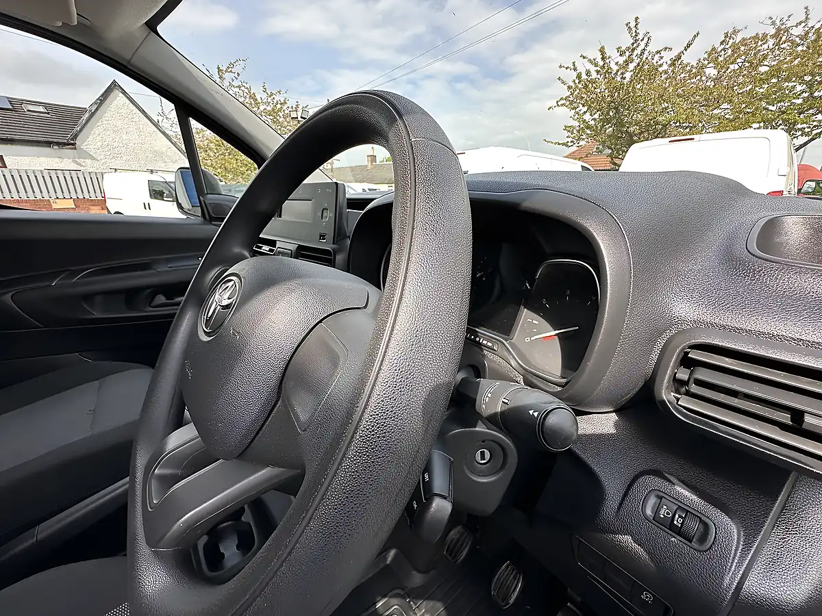 Used 2022 Toyota Proace City Active White - Interior and Exterior details 14
