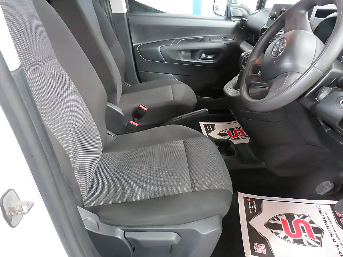 Used 2022 Toyota Proace City Active White - Interior and Exterior details 6
