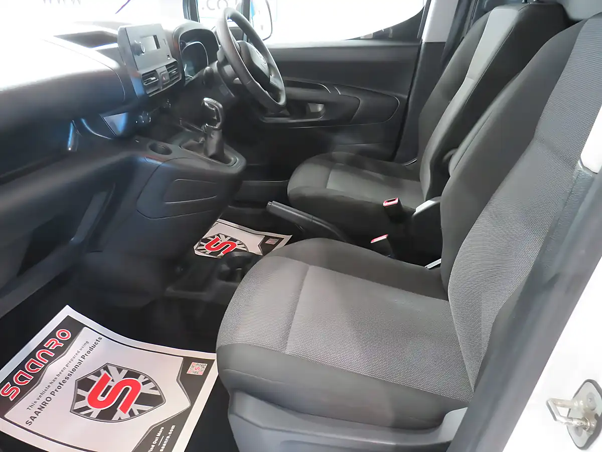 Used 2022 Toyota Proace City Active White - Interior and Exterior details 9