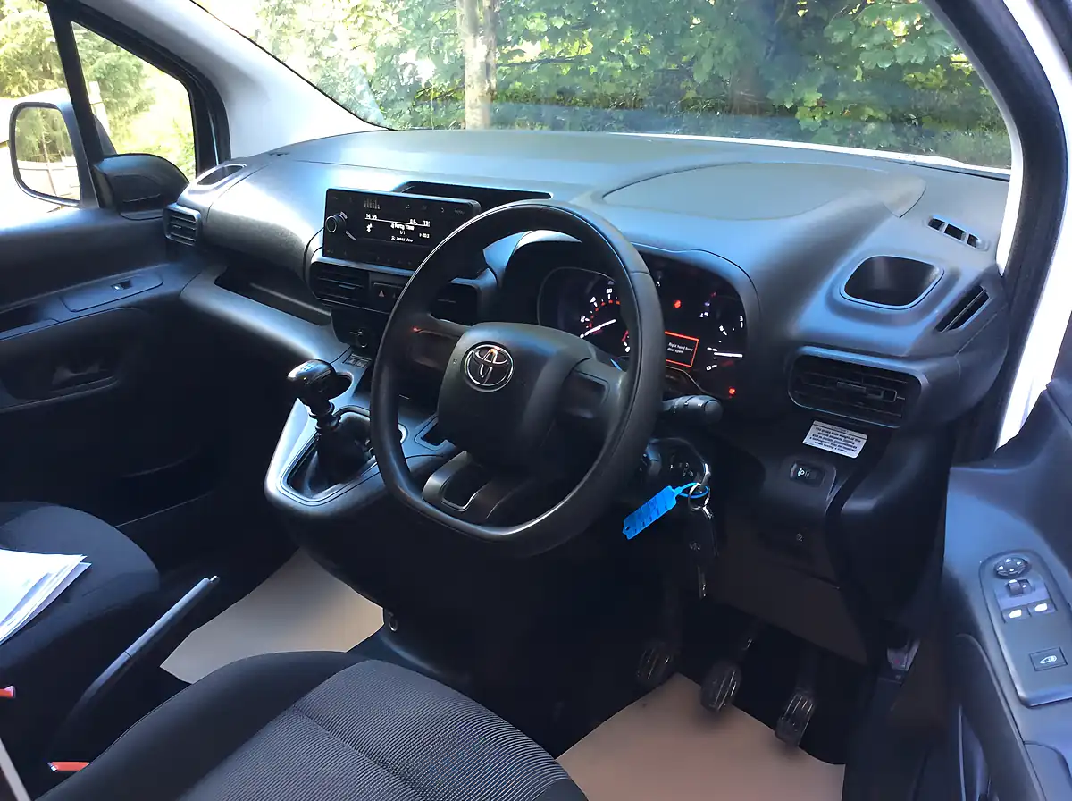 Used 2022 Toyota Proace City Active White - Interior and Exterior details 11