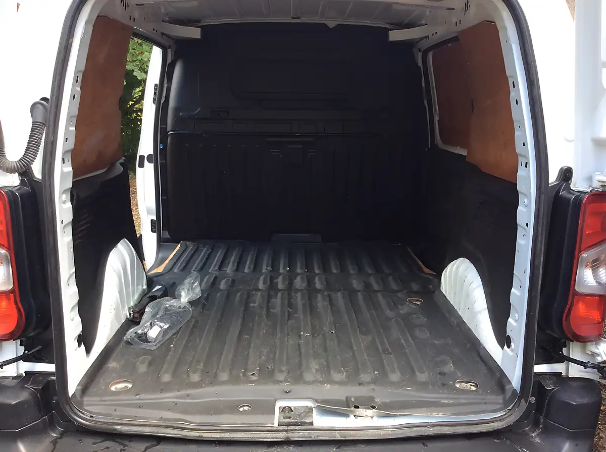 Used 2022 Toyota Proace City Active White - Interior and Exterior details 14