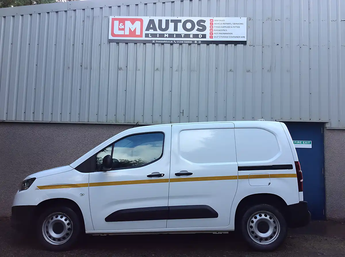 Used 2022 Toyota Proace City Active White - Interior and Exterior details 4