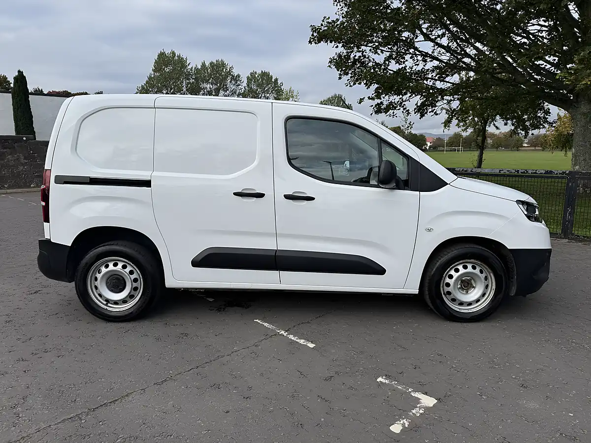 Used 2022 Toyota Proace City Active White - Interior and Exterior details 13