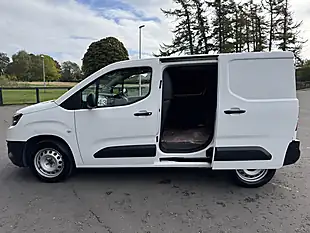 Used 2022 Toyota Proace City Active White - Interior and Exterior details 17