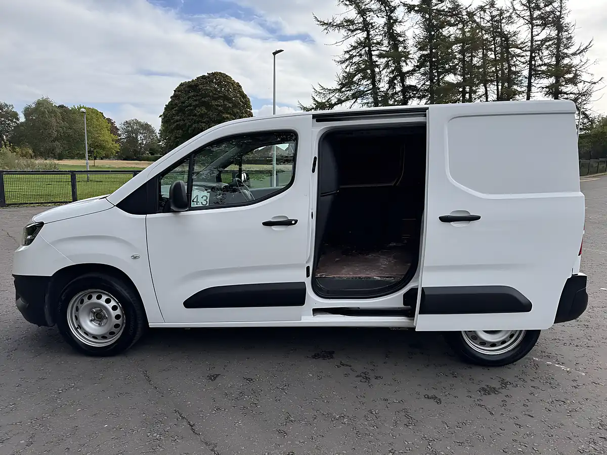 Used 2022 Toyota Proace City Active White - Interior and Exterior details 17