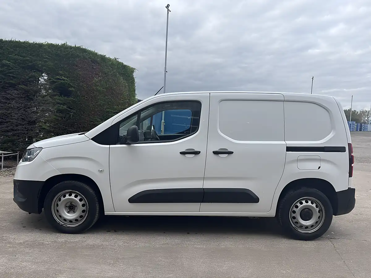 Used 2022 Toyota Proace City Active White - Interior and Exterior details 2