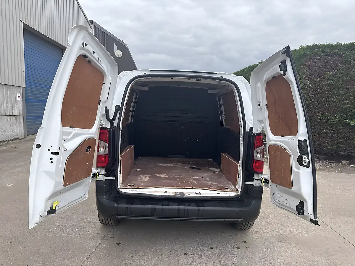 Used 2022 Toyota Proace City Active White - Interior and Exterior details 4