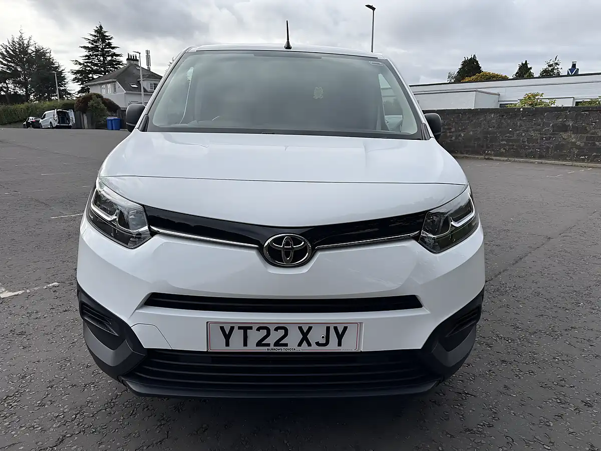 Used 2022 Toyota Proace City Active White - Interior and Exterior details 7