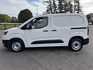 Used 2022 Toyota Proace City Active White - Interior and Exterior details 9