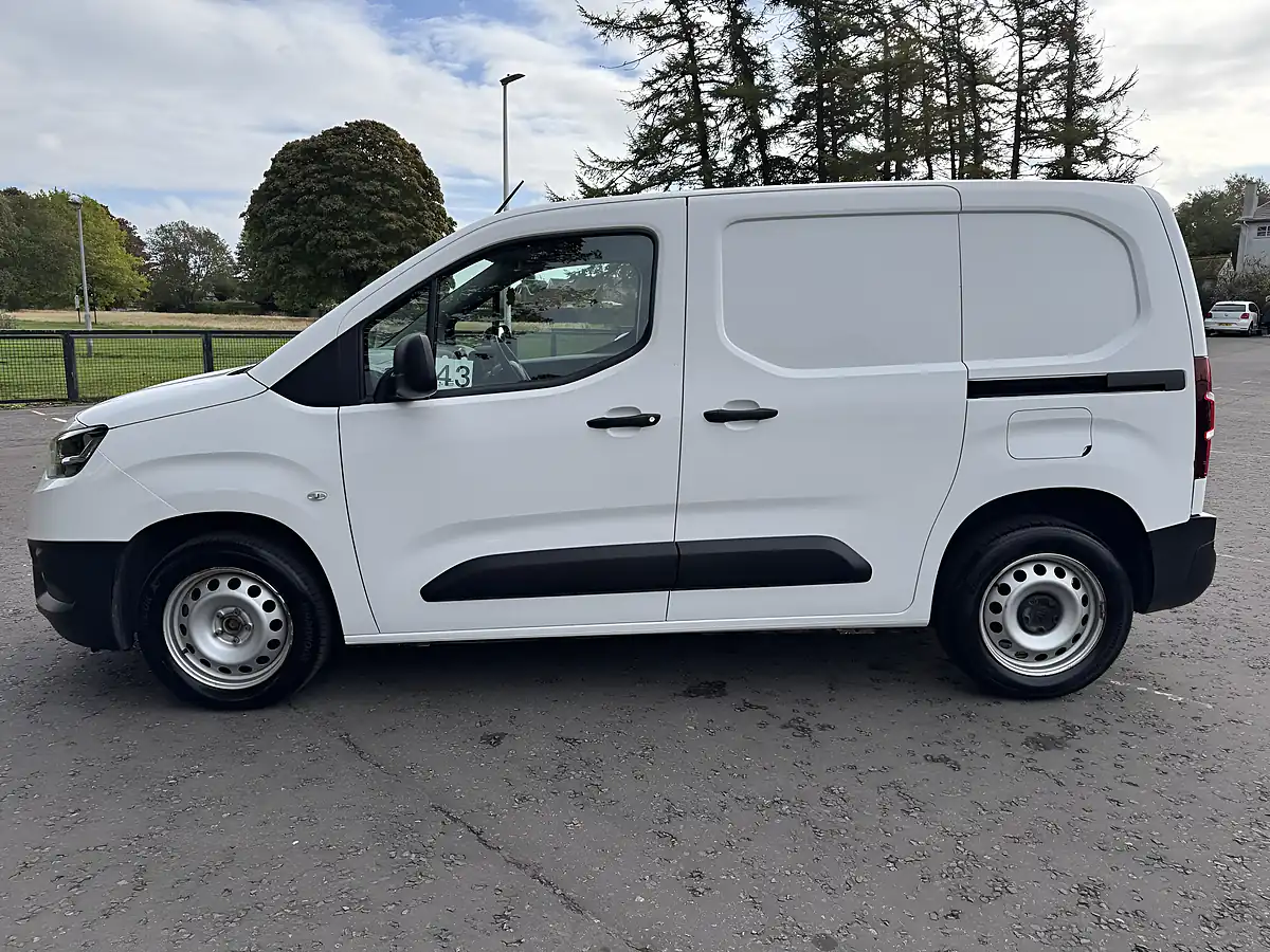 Used 2022 Toyota Proace City Active White - Interior and Exterior details 9
