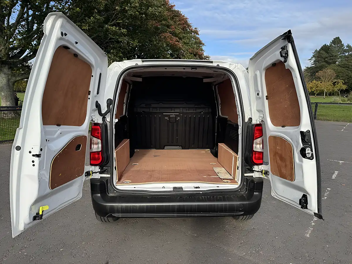Used 2022 Toyota Proace City Active White - Interior and Exterior details 10