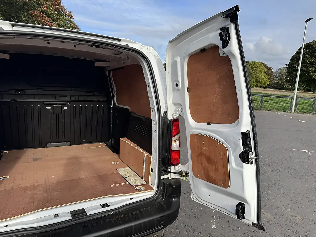 Used 2022 Toyota Proace City Active White - Interior and Exterior details 12
