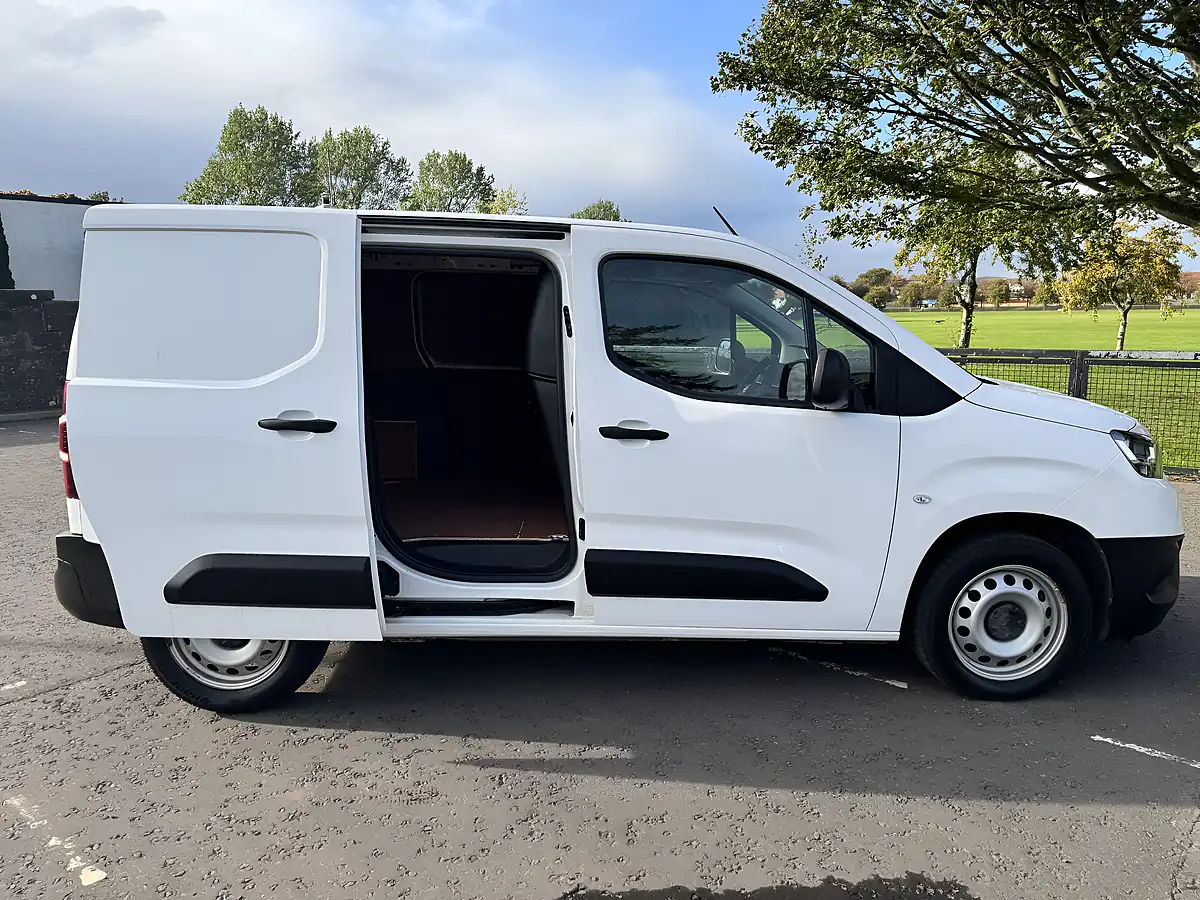 Used 2022 Toyota Proace City Active White - Interior and Exterior details 13
