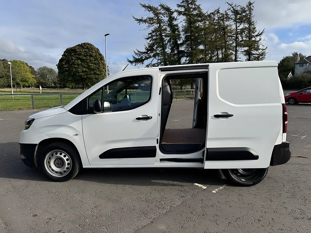 Used 2022 Toyota Proace City Active White - Interior and Exterior details 14