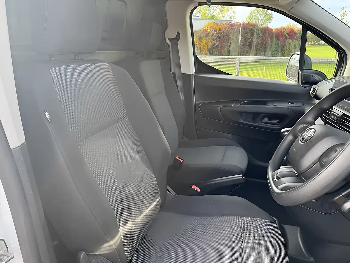 Used 2022 Toyota Proace City Active White - Interior and Exterior details 16