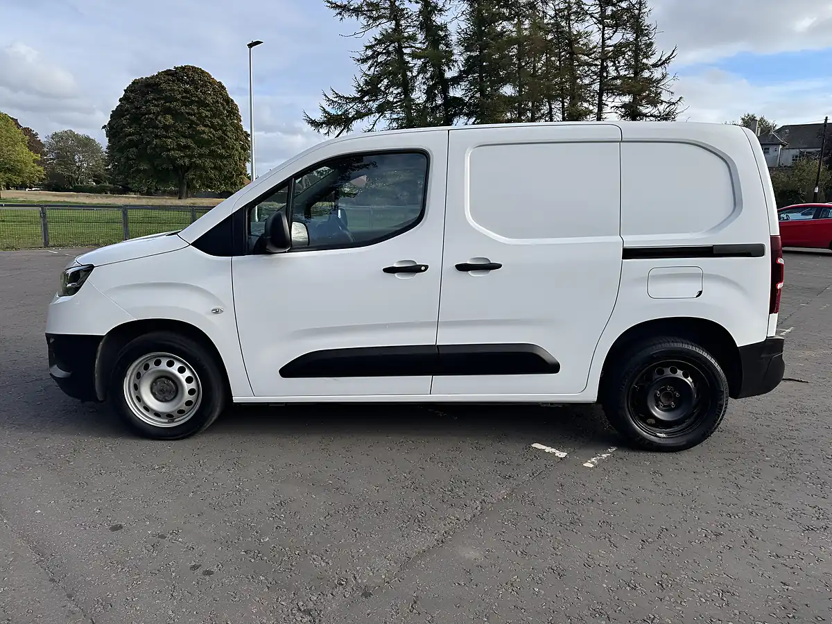 Used 2022 Toyota Proace City Active White - Interior and Exterior details 4