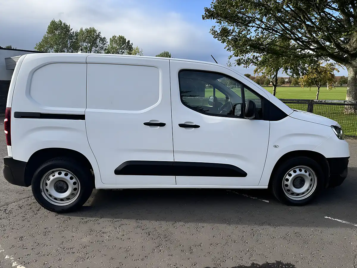 Used 2022 Toyota Proace City Active White - Interior and Exterior details 8