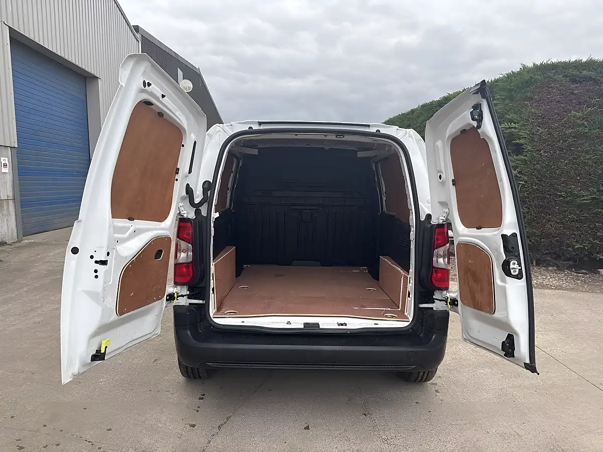 Used 2022 Toyota Proace City Active White - Interior and Exterior details 9
