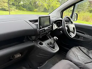 Used 2022 Toyota Proace City Design Black - Interior and Exterior details 14