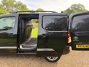 Used 2022 Toyota Proace City Design Black - Interior and Exterior details 16