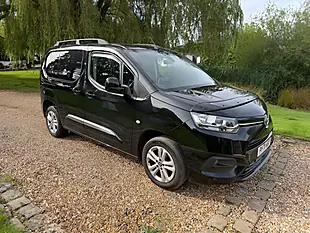 Used 2022 Toyota Proace City Design Black - Interior and Exterior details 7