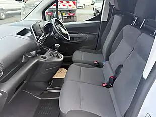 Used 2022 Toyota Proace City Design White - Interior and Exterior details 10