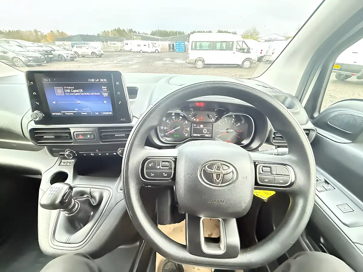 Used 2022 Toyota Proace City Design White - Interior and Exterior details 14