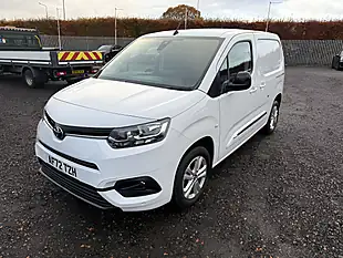 Used 2022 Toyota Proace City Design White - Interior and Exterior details 3